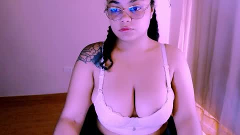 Alejandra  online show from October 30, 2025, 4:19 pm