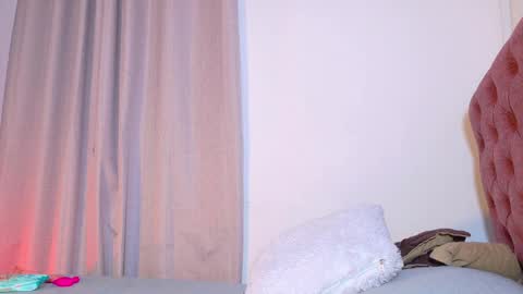 alejandra_dunn1 online show from April 8, 2026, 7:47 pm