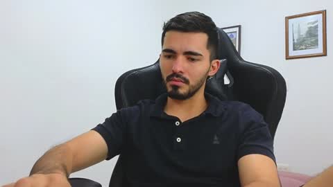 alejandroo_7 online show from January 16, 2025, 11:37 pm