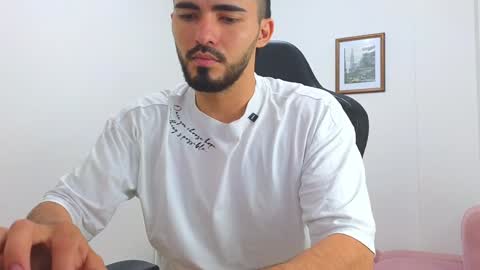alejandroo_7 online show from January 30, 2025, 9:47 pm