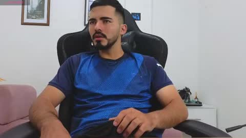 alejandroo_7 online show from October 18, 2025, 3:13 pm