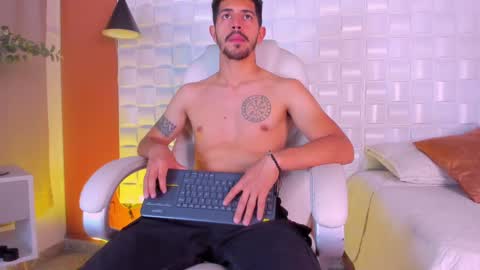 Alejo  online show from March 12, 2025, 8:20 pm