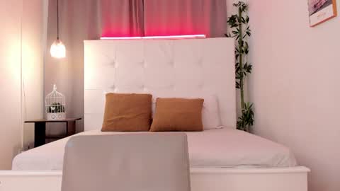 Snapshot of alejo_exotic chatting on June 15, 2026, 1:13 pm alejo_exotic online show from June 15, 2026, 1:13 pm