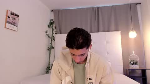 alejo_exotic online show from June 25, 2026, 12:20 pm