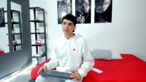 alejo_gray1 online show from February 24, 2026, 12:03 pm