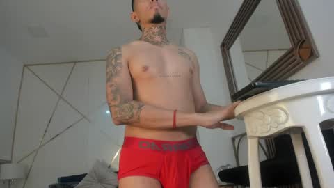 alejo_strong24 online show from May 4, 2026, 1:07 pm