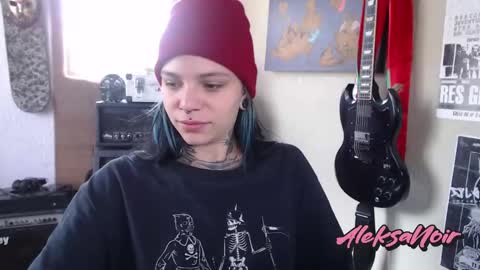 Snapshot of aleksanoir chatting on February 3, 2025, 4:41 pm AleksaNoir online show from February 3, 2025, 4:41 pm