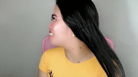 Snapshot of alesha_vibe_me chatting on May 19, 2026, 1:56 am alesha_vibe_me online show from May 19, 2026, 1:56 am