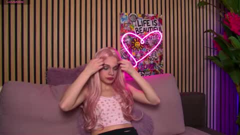 Snapshot of alesiaqueen chatting on February 24, 2026, 1:36 am alesiaqueen online show from February 24, 2026, 1:36 am