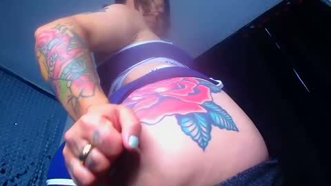 QUEEN OFF MILk  IM BACK  15 NOV online show from February 7, 2025, 11:03 pm