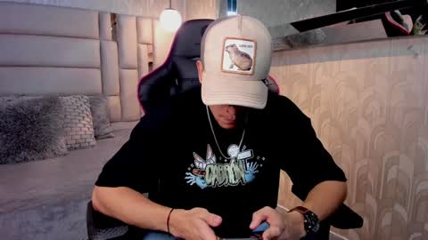 Snapshot of aless_king chatting on December 27, 2024, 4:32 pm Alessandro King online show from December 27, 2024, 4:32 pm