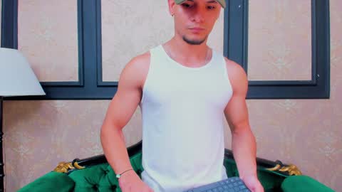 Snapshot of aless_king chatting on January 15, 2025, 12:04 pm Alessandro King online show from January 15, 2025, 12:04 pm