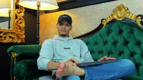 Snapshot of aless_king chatting on May 25, 2026, 9:43 pm Alessandro King online show from May 25, 2026, 9:43 pm