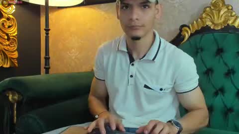 Snapshot of aless_king chatting on June 24, 2026, 10:42 pm Alessandro King online show from June 24, 2026, 10:42 pm