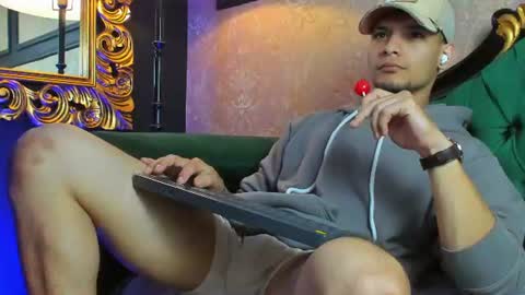 Snapshot of aless_king chatting on July 20, 2026, 10:01 pm Alessandro King online show from July 20, 2026, 10:01 pm