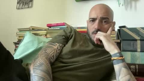 alessandromori91 online show from April 11, 2026, 9:13 am