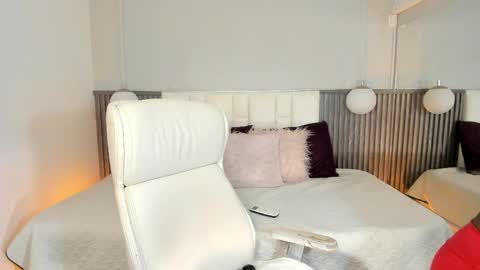 Yy  online show from April 9, 2026, 6:24 pm