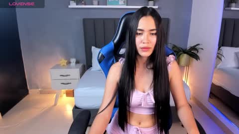 Snapshot of alessia_leroy chatting on February 22, 2025, 12:05 am A L E S S I A online show from February 22, 2025, 12:05 am
