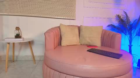 Alejandra  online show from October 18, 2025, 4:30 pm