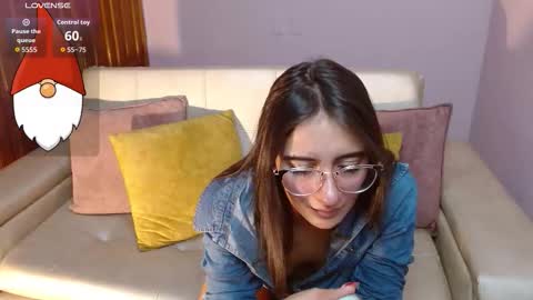 Alessia online show from December 17, 2025, 3:29 pm