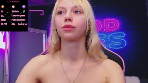 alessiacroft online show from October 23, 2025, 4:23 am