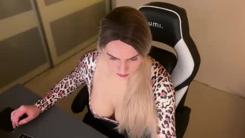 Snapshot of alevsandra87 chatting on December 27, 2024, 10:59 pm Leyla Leg online show from December 27, 2024, 10:59 pm