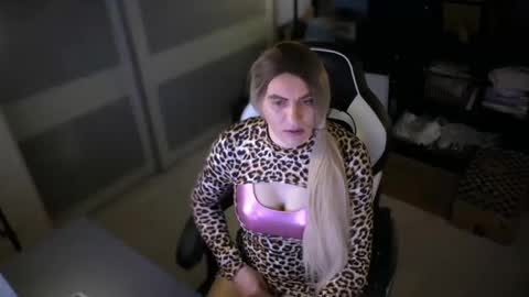 Snapshot of alevsandra87 chatting on April 30, 2026, 10:14 pm Leyla Leg online show from April 30, 2026, 10:14 pm