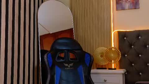 Snapshot of alex_bloom_ chatting on July 16, 2026, 7:20 pm Alexander online show from July 16, 2026, 7:20 pm