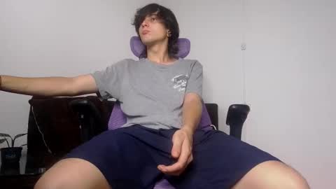 alex_connorr online show from April 19, 2026, 9:17 pm