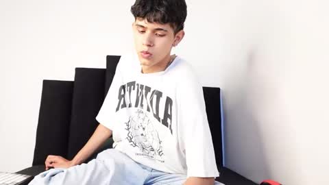 alex_mark_ online show from October 14, 2025, 7:25 pm