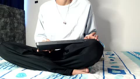 alex_mark_ online show from April 2, 2026, 2:04 pm