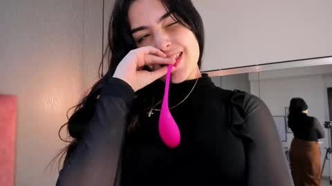 Alexa Thaylor online show from November 24, 2025, 1:55 pm