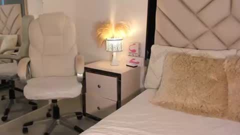 alexa_tobar online show from April 3, 2026, 7:12 pm