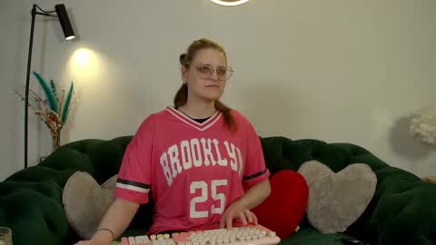 Snapshot of alexaavery chatting on May 16, 2026, 6:21 am AlexaAvery online show from May 16, 2026, 6:21 am