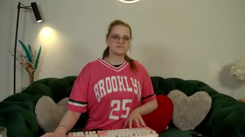 Snapshot of alexaavery chatting on May 16, 2026, 6:32 am AlexaAvery online show from May 16, 2026, 6:32 am