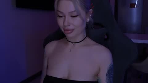 Alexa Mason online show from November 4, 2025, 2:10 am