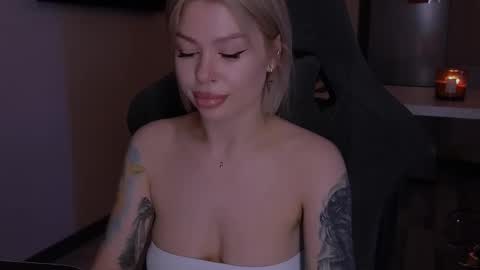 Alexa Mason online show from November 19, 2025, 2:11 am