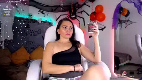 Snapshot of alexamoon__ chatting on October 20, 2025, 5:02 pm Alexa Moon online show from October 20, 2025, 5:02 pm