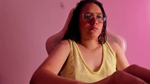 alexandra clauss online show from November 20, 2025, 4:40 pm