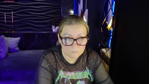 Snapshot of alexandra_kind chatting on February 19, 2025, 9:25 pm Alexandra online show from February 19, 2025, 9:25 pm