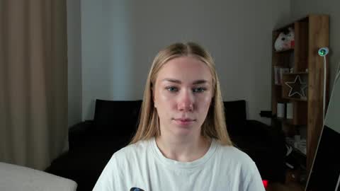 Snapshot of alexarti chatting on June 8, 2026, 6:14 am Alex online show from June 8, 2026, 6:14 am