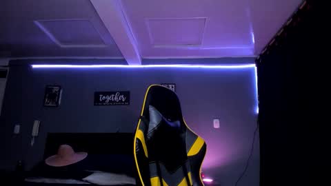 alexgiraldo__ online show from September 30, 2025, 6:40 am