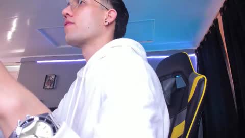 alexgiraldo__ online show from October 2, 2025, 12:01 pm