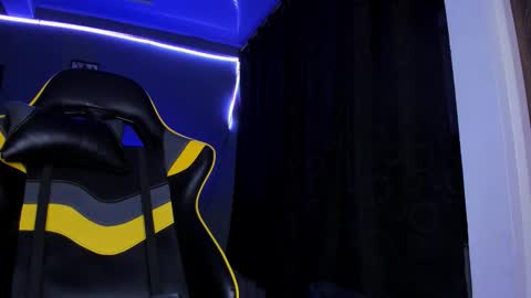 alexgiraldo__ online show from October 31, 2025, 6:14 am