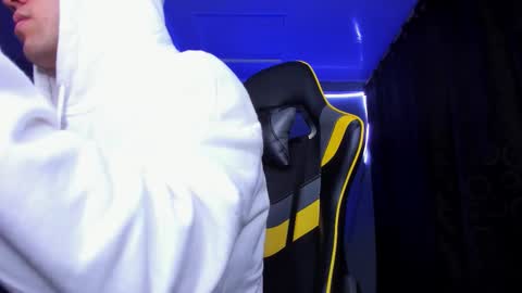 alexgiraldo__ online show from November 15, 2025, 4:32 am