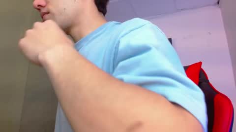Snapshot of alexgiraldo__ chatting on May 8, 2026, 1:27 pm alexgiraldo__ online show from May 8, 2026, 1:27 pm