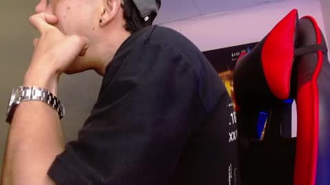 Snapshot of alexgiraldo__ chatting on May 9, 2026, 2:28 am alexgiraldo__ online show from May 9, 2026, 2:28 am