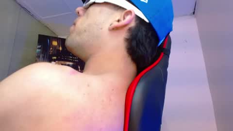 Snapshot of alexgiraldo__ chatting on May 27, 2026, 7:00 pm alexgiraldo__ online show from May 27, 2026, 7:00 pm