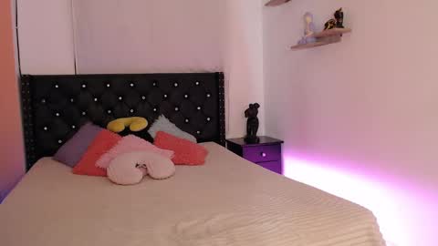 Alexis online show from September 17, 2025, 5:20 am