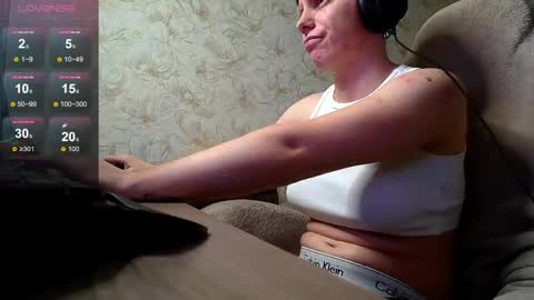 Snapshot of alexis_gordon chatting on June 8, 2026, 1:28 am Alexis online show from June 8, 2026, 1:28 am